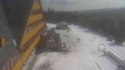 Parkoviště a hlavní vchod