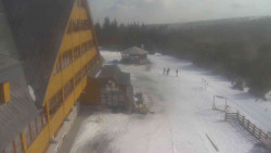 Parkoviště a hlavní vchod