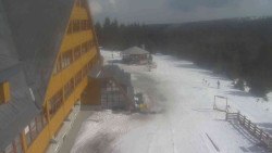 Parkoviště a hlavní vchod