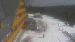 Parkoviště a hlavní vchod