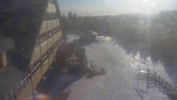 Parkoviště a hlavní vchod