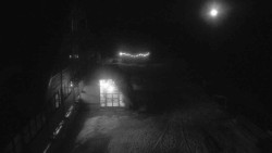 Parkoviště a hlavní vchod