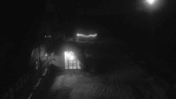 Parkoviště a hlavní vchod