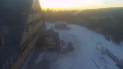 Parkoviště a hlavní vchod