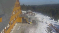 Parkoviště a hlavní vchod