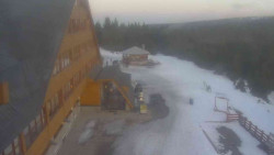 Parkoviště a hlavní vchod