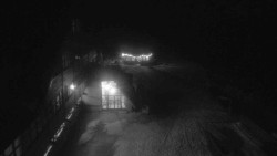 Parkoviště a hlavní vchod