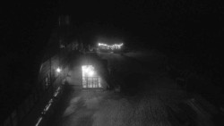 Parkoviště a hlavní vchod