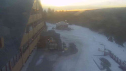 Parkoviště a hlavní vchod