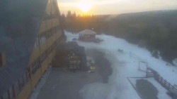 Parkoviště a hlavní vchod