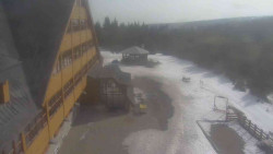 Parkoviště a hlavní vchod