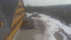 Parkoviště a hlavní vchod