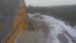 Parkoviště a hlavní vchod