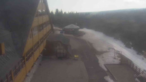 Sporthotel Kurzovní - Parkoviště a hlavní vchod - 14.3.2026 v 08:55