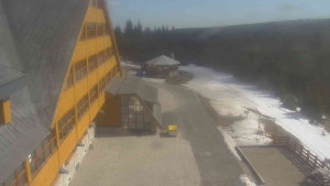 Sporthotel Kurzovní - Parkoviště a hlavní vchod - 14.3.2026 v 11:45 Sporthotel Kurzovní - Parkoviště a hlavní vchod - 14.3.2026 v 11:45