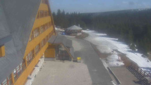 Sporthotel Kurzovní - Parkoviště a hlavní vchod - 14.3.2026 v 13:20 Sporthotel Kurzovní - Parkoviště a hlavní vchod - 14.3.2026 v 13:20