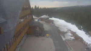 Sporthotel Kurzovní - Parkoviště a hlavní vchod - 14.3.2026 v 16:45 Sporthotel Kurzovní - Parkoviště a hlavní vchod - 14.3.2026 v 16:45