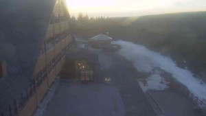 Sporthotel Kurzovní - Parkoviště a hlavní vchod - 15.3.2026 v 05:55 Sporthotel Kurzovní - Parkoviště a hlavní vchod - 15.3.2026 v 05:55