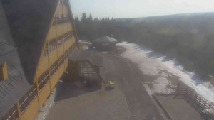 Sporthotel Kurzovní - Parkoviště a hlavní vchod - 15.3.2026 v 09:20 Sporthotel Kurzovní - Parkoviště a hlavní vchod - 15.3.2026 v 09:20