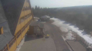 Sporthotel Kurzovní - Parkoviště a hlavní vchod - 15.3.2026 v 09:50 Sporthotel Kurzovní - Parkoviště a hlavní vchod - 15.3.2026 v 09:50