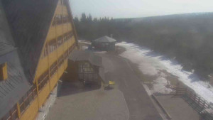 Sporthotel Kurzovní - Parkoviště a hlavní vchod - 15.3.2026 v 09:55 Sporthotel Kurzovní - Parkoviště a hlavní vchod - 15.3.2026 v 09:55