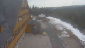 Sporthotel Kurzovní - Parkoviště a hlavní vchod - 15.3.2026 v 11:25 Sporthotel Kurzovní - Parkoviště a hlavní vchod - 15.3.2026 v 11:25