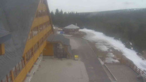 Sporthotel Kurzovní - Parkoviště a hlavní vchod - 15.3.2026 v 14:15 Sporthotel Kurzovní - Parkoviště a hlavní vchod - 15.3.2026 v 14:15