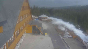 Sporthotel Kurzovní - Parkoviště a hlavní vchod - 15.3.2026 v 15:40 Sporthotel Kurzovní - Parkoviště a hlavní vchod - 15.3.2026 v 15:40