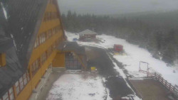 Parkoviště a hlavní vchod