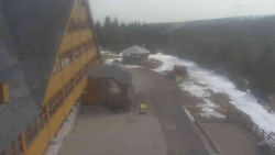 Parkoviště a hlavní vchod