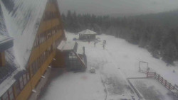 Parkoviště a hlavní vchod