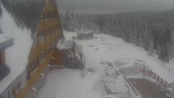 Parkoviště a hlavní vchod