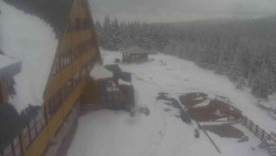 Parkoviště a hlavní vchod