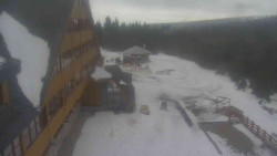 Parkoviště a hlavní vchod