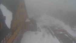 Parkoviště a hlavní vchod