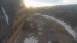 Parkoviště a hlavní vchod