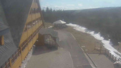 Parkoviště a hlavní vchod