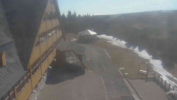 Parkoviště a hlavní vchod