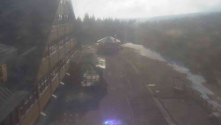 Parkoviště a hlavní vchod