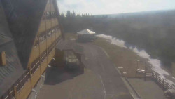 Parkoviště a hlavní vchod