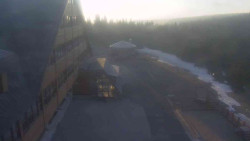 Parkoviště a hlavní vchod