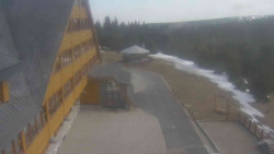 Parkoviště a hlavní vchod