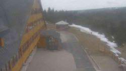 Parkoviště a hlavní vchod