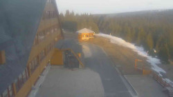 Parkoviště a hlavní vchod