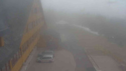 Parkoviště a hlavní vchod