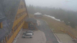 Parkoviště a hlavní vchod