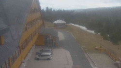 Parkoviště a hlavní vchod