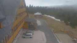 Parkoviště a hlavní vchod