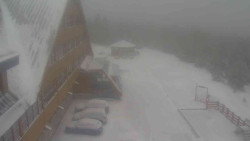 Parkoviště a hlavní vchod