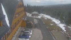 Parkoviště a hlavní vchod